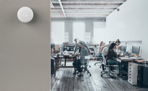 AIRTHINGS Wave Plus Luftkvalitetsmätare (vit) Batteridriven som mätar radon, CO2, VOC, tryck, luftfuktighet och temperatur (2910)