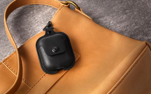 TWELVESOUTH Twelve South AirSnap Premium Leather Case for AirPods with integrated swivel clip - Black (12-1802)
