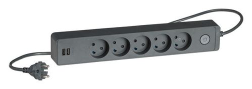 LK stikdåse med 5 udtag 1,5m, sort, u/jord m/ afbryder,  2 x USB samlet 2,4A, Skruehuller / Beslag medfølger (210A86151L)