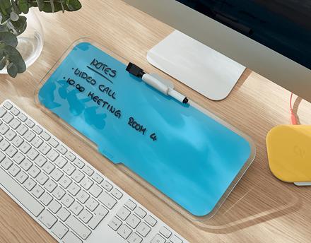 LEITZ Cosy Notatplate med glassoverflate som en whiteboard - sjøblå Glasstavle for notater. Kompakt design passer mellom tastatur og skjerm (52690061)