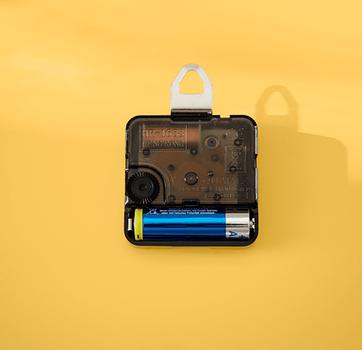 LEITZ Cosy Veggklokke med glassoverflate - varmgul Kvarts klokkemekanisme,  stillegående uten tikking. Inkl. whiteboardpenn (90170019)