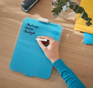 LEITZ Cosy Glastavla - whiteboard för skrivbordet med klämma -lugn blå Perfekt för anteckningar. Kompakt, stående A4-format,  inkl. whiteboardpenna (39470061)