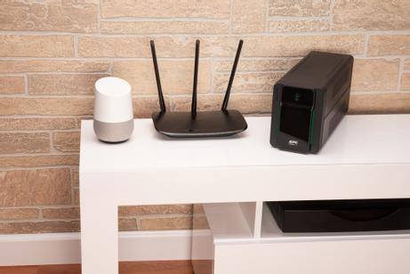 APC Easy UPS BVX Series BVX700LI-GR - UPS - 360 watt - 700 VA (BVX700LI-GR)