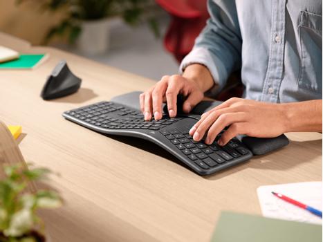 LOGITECH Ergo Series ERGO K860 for Business - Tastatur - full size - kabellos - 2.4 GHz, Bluetooth 5.0 LE - QWERTY - US International - Graphite (920-010352)