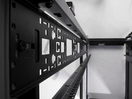 APC NetShelter SX Enclosure with Sides - rack - 42U (AR3100)