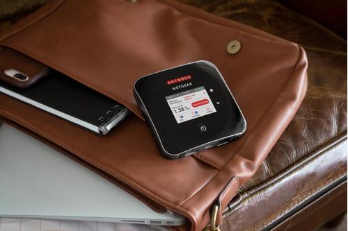 NETGEAR R Nighthawk M2 Mobile Router - Mobile hotspot - 4G LTE Advanced - 1 Gbps - 1GbE, Wi-Fi 5 (MR2100-100EUS)