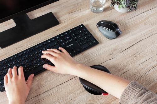 CHERRY SLIDEPAD ERGO Slide armrest black (JA-0650-2)