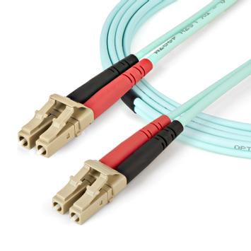 StarTech Aqua OM4 Duplex Multimode Fiber - 1m / 3 ft - 100 Gb - 50/125 - OM4 Fiber - LC to LC Fiber Patch Cable (450FBLCLC1) - nettverkskabel - 1 m - akvamarin (450FBLCLC1)