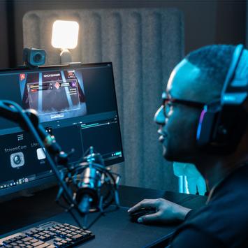 Logitech StreamCam nettkamera - svart (960-001281)