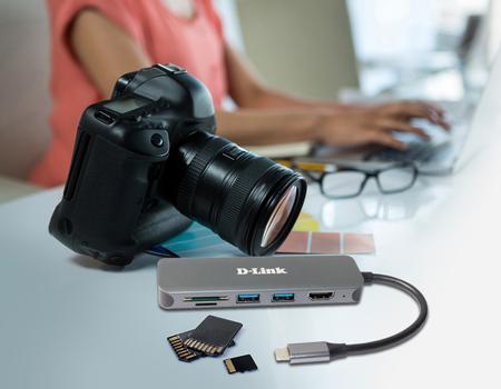 D-LINK 6-in-1 USB-C Hub with HDMI/Card Reader/ Power Delivery (DUB-2327)