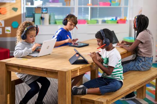 LOGITECH ZONE LEARN - CLASSIC BLUE WW-9006 ON EAR USB-C ACCS (981-001367)