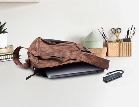 D-LINK 5-in-1 USB-C Hub with Card Reader (DUB-2325/E)