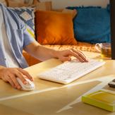 Logitech MK295 Silent - tastatur- og mussett - US International - gulaktig hvit Inn-enhet (920-009824)