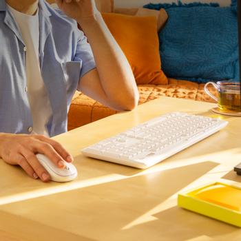 Logitech MK295 Silent - tastatur- og mussett - US International - gulaktig hvit Inn-enhet (920-009824)