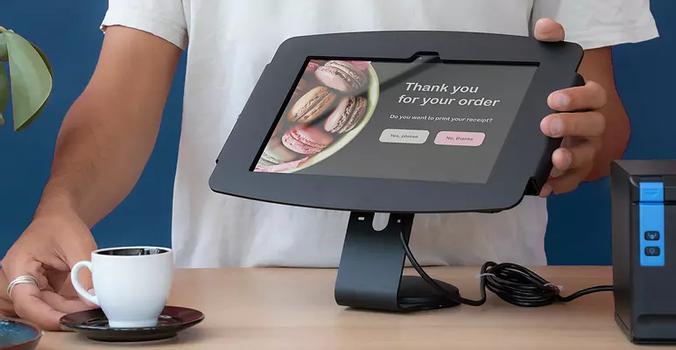 COMPULOCKS iPad 10.2" Space Enclosure Core Counter Stand or Wall Mount innhegning - for nettbrett - fast 45 grader - svart (111B102IPDSB)