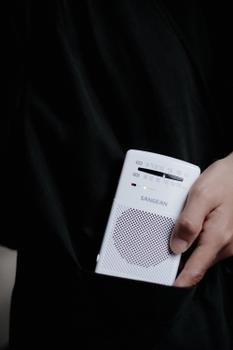 SANGEAN SR-35 White AM/FM Analog Pocket Radio with built-in speaker (A500478)