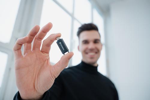 VERBATIM USB Drive 3.2 Gen 1 128GB Retractable USB-C (49459)