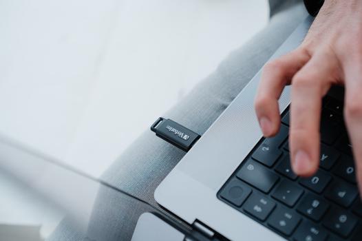 VERBATIM USB Drive 3.2 Gen 1 64GB Retractable USB-C (49458)