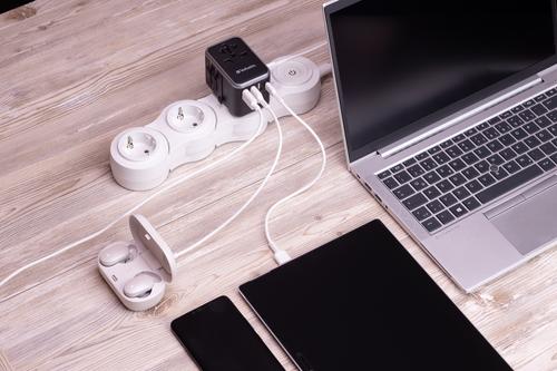 VERBATIM Universal Travel Adapter (49546)