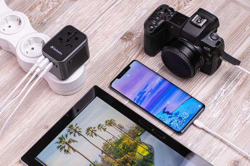 VERBATIM Universal Travel Adapter  (49545)