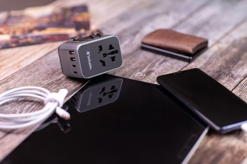 VERBATIM Universal Travel Adapter  (49545)