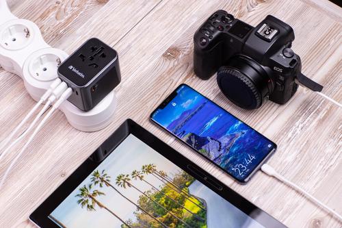 VERBATIM Universal Travel Adapter  (49545)