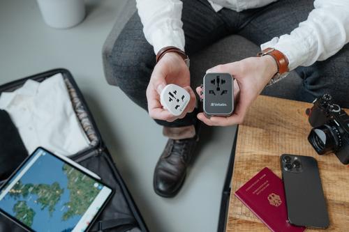 VERBATIM Universal Travel Adapter  (49545)