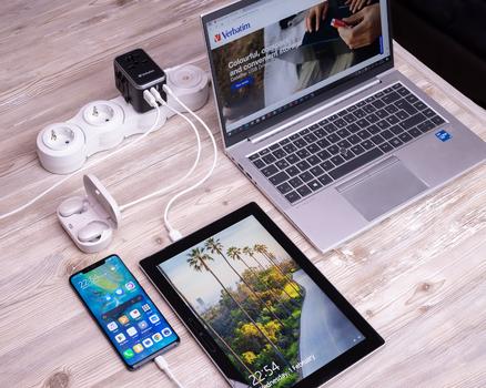 VERBATIM Universal Travel Adapter (49546)