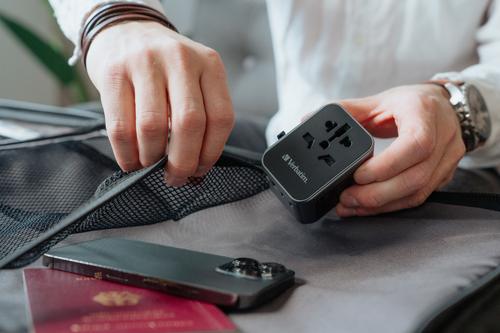 VERBATIM Universal Travel Adapter  (49545)