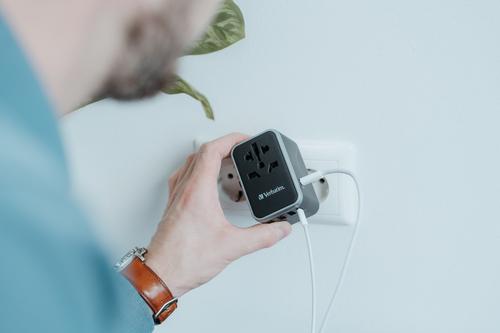 VERBATIM Universal Travel Adapter (49546)