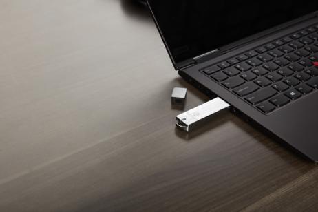 Kingston IronKey Basic S1000 - USB-flashstasjon - 32 GB - TAA-samsvar (IKS1000B/32GB)