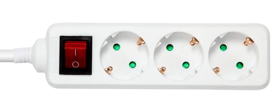 DELTACO outlet 3xCEE 7/3 1xCEE 7/7 switch 3m white (GT-0351)