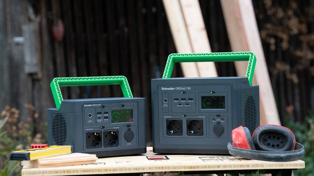 APC Schneider OffGrid bærbar kraftstasjon 730, 738Wh Lithium-ion,  LCD, 2 CEE 7/3 Schuko-uttak,  Sinewave, 3 USB-A, 2 USB-C, trådløs lader (PPS730-GR)