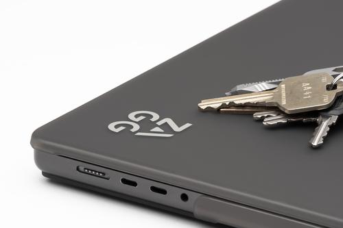 ZAGG / INVISIBLESHIELD Hardshell MB Pro 13"M2/ M1/ '20 Smoke (702315485)