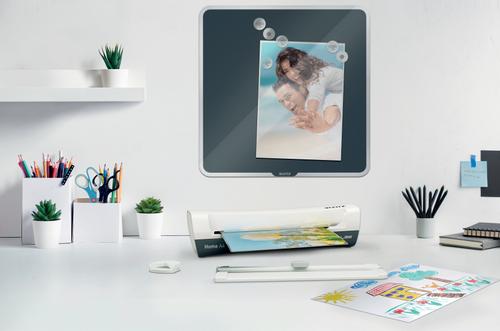 LEITZ iLAM Home 4-i-1 A4-lamineringssett Lamineringsmaskin for 80-125my, lamineringslommer,  trimmer og hjørnerunder (74340001)
