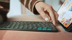 LOGITECH Flip Folio - Tastatur und Foliohülle - full size - kabellos - Bluetooth 5.1 LE - QWERTZ - Deutsch - Graphite - für Apple 13-inch iPad Air (M2, M3), 13-inch iPad Pro (M4, M5)