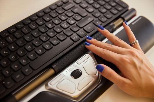 CONTOUR DESIGN CONTOUR Wrist rest RollerMouse Red (CDWRRED00110)