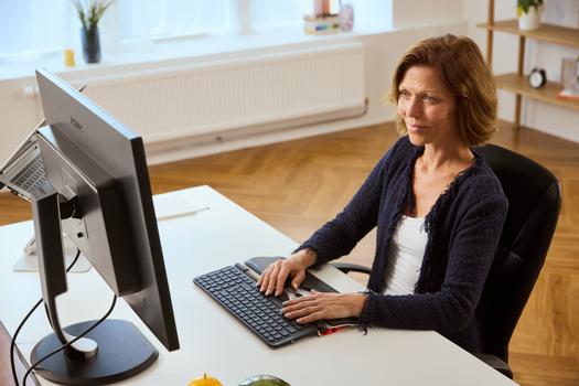 CONTOUR DESIGN Balance Mid-Size Rollermouse Red Combo Trådlös USB-C, Bluetooth 5.1, Nordisk, Optisk, 2800 DPI (CDRED1021BALPN1160)