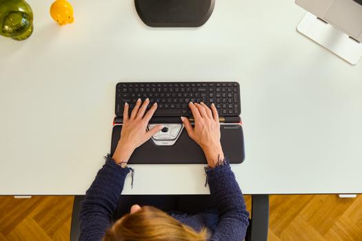 CONTOUR DESIGN Balance Mid-Size Rollermouse Red Combo Trådlös USB-C, Bluetooth 5.1, Nordisk, Optisk, 2800 DPI (CDRED1021BALPN1160)