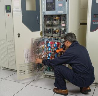 APC 1 YR ADVANTAGE ULTRA SERVICE PLAN FOR 1 EASY UPS 3S 10-15KVA SVCS (WADVULTRA-EZ-15)