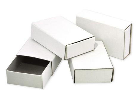 PLAYBOX Fyrstikkeske hvit (50) (2470921)