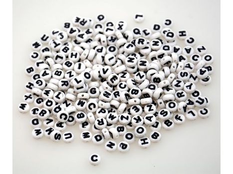 PLAYBOX Plastperler ABC rund hvit med sort (500) (2471174)