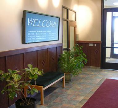 ERGOTRON SIM90 Signage Integration Mount / LCD-Größe 32" bis 63" / Belastbarkeit max. 47 kg / Rotation 90° / Neigung 15° / VESA 200x200 bis 600x400 / VESA Mediaplayer-Halterung / Farbe schwarz (60-600-009)