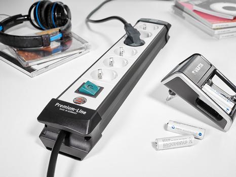 BRENNENSTUHL Brennenstuhl,  danskt grenuttag,  6jordade uttag, petskydd, brytare, vit (1955560100)