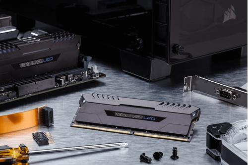 CORSAIR 32GB (2 x 16 GB) DDR4 3000MHz CL15 Vengeance LED Svart (CMU32GX4M2C3000C15B)