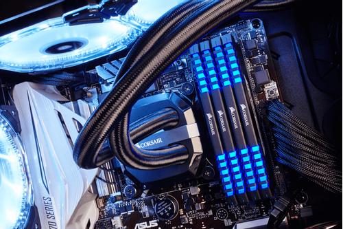 CORSAIR 32GB (2 x 16 GB) DDR4 3000MHz CL15 Vengeance LED Svart (CMU32GX4M2C3000C15B)