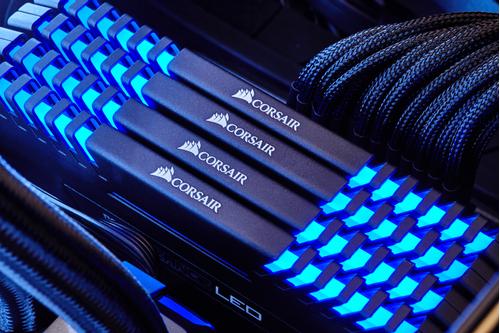 CORSAIR 32GB (2 x 16 GB) DDR4 3000MHz CL15 Vengeance LED Svart (CMU32GX4M2C3000C15B)