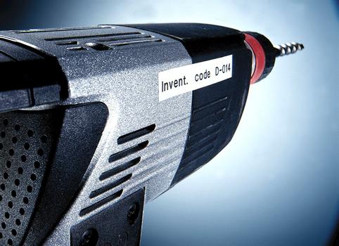 DYMO D1 märktejp perm polyester 12mm, svart på vitt, 5.5m rulle (S0718060)