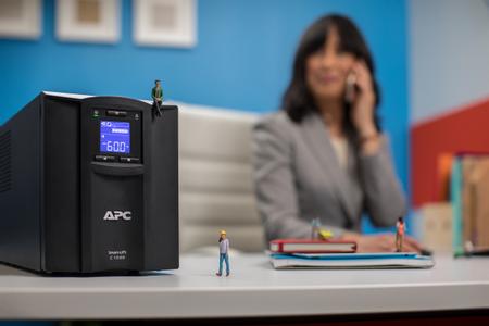 APC SMART-UPS C 1000VA LCD (SMC1000IC)