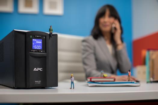 APC Smart-UPS C 1500VA LCD - UPS - 900 watt - 1500 VA - med APC SmartConnect (SMC1500IC)